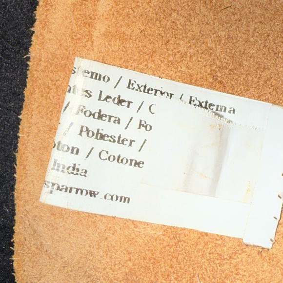 Tan Messenger Bag with Sleek Design and Versatility - Picture 10 of 16